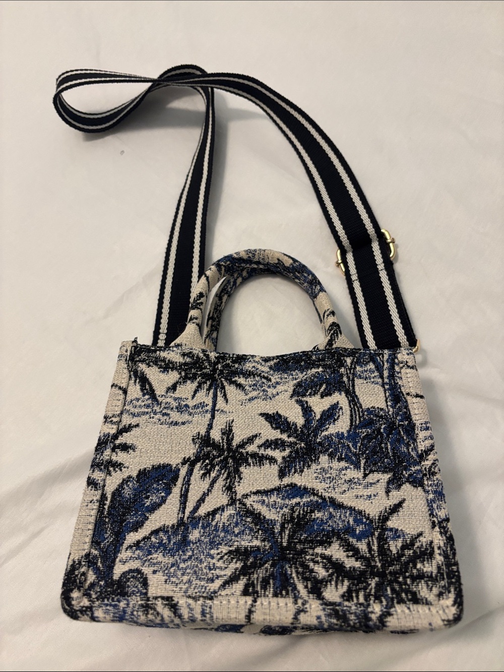 H&M Off White Jacquard weave mini crossbody handbag w/tropical palm tree design
